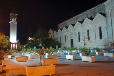 Agios dionysios kilise gece