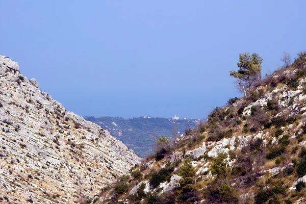 Rocha nas montanhas na ilha de Zakynthos — Fotografia de Stock