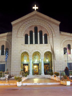 Agios dionysios kilise gece