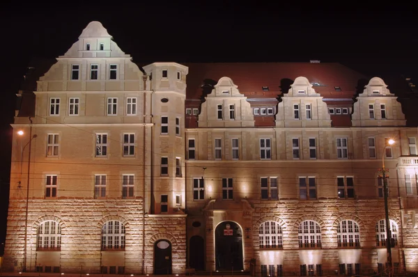 Edifici Università di Poznan di notte — Foto Stock