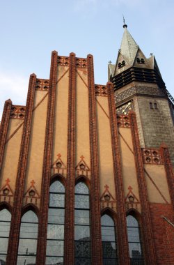 Gotik kilise kule Poznan ile