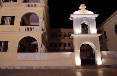 Agios dionysios kilise gece