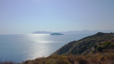 zakynthos Adası sahillerinde dağların