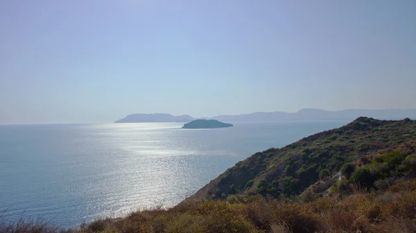 Montañas en la costa en la isla de Zakynthos — Foto de Stock