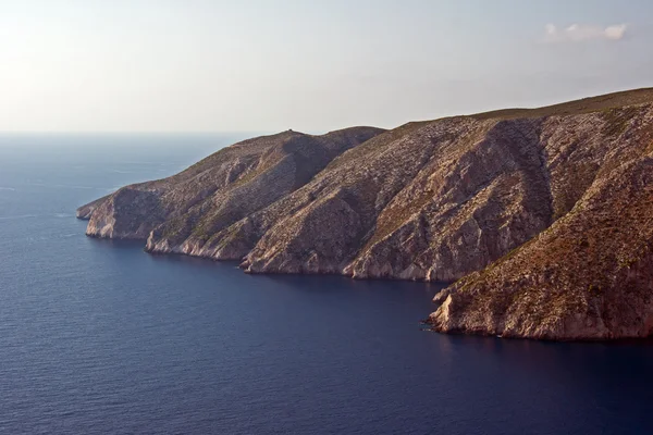 Costa com precipício na ilha de Zakynthos — Fotografia de Stock