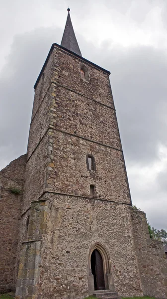 Medeltida kyrkan med torn — Stockfoto