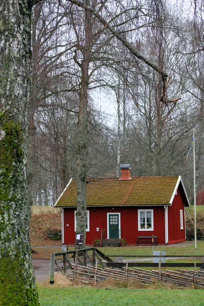 Traditionelles rotes schwedisches Haus — Stockfoto