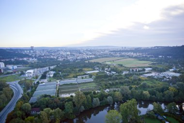 kavşak, yol, son derece detaylı hava şehir manzaralı evler,