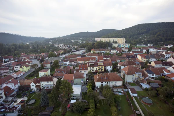 Vista aérea da cidade altamente detalhada com encruzilhada, estradas, casas , — Fotografia de Stock