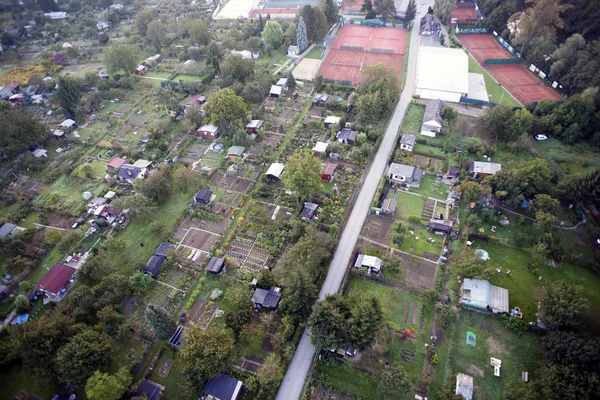 Vista aérea muy detallada de la ciudad con encrucijadas, carreteras, factores —  Fotos de Stock