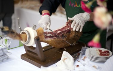 Jamon Iberico (jambon) salam dilimleme.