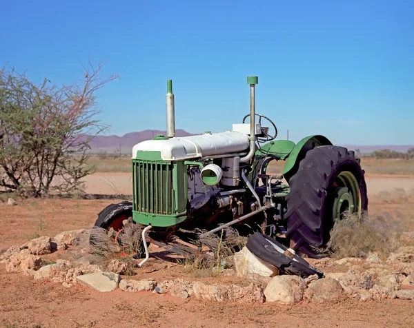 Kırık traktör — Stok fotoğraf