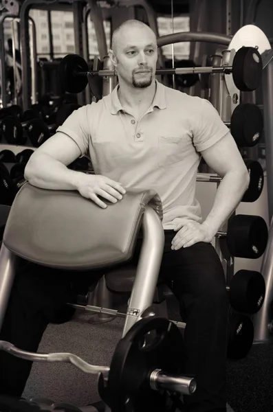 Uomo muscoloso — Foto Stock