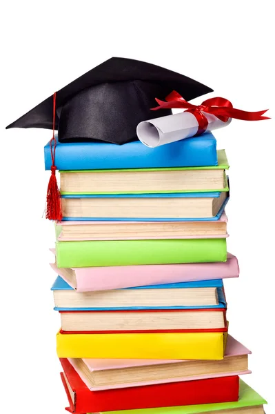 Kap ve diploma üstünde belgili tanımlık tepe-in kitap yığını — Stok fotoğraf