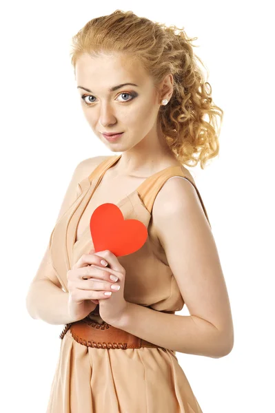 Gelukkig jonge vrouw bedrijf hart. de dag van Valentijnskaarten. — Stockfoto