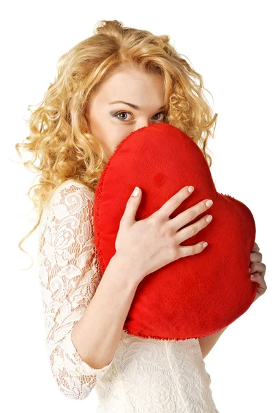 Gelukkig jonge vrouw bedrijf hart. de dag van Valentijnskaarten. — Stockfoto