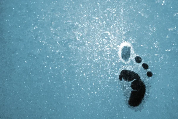 Small step on icy glass — Stock Photo, Image