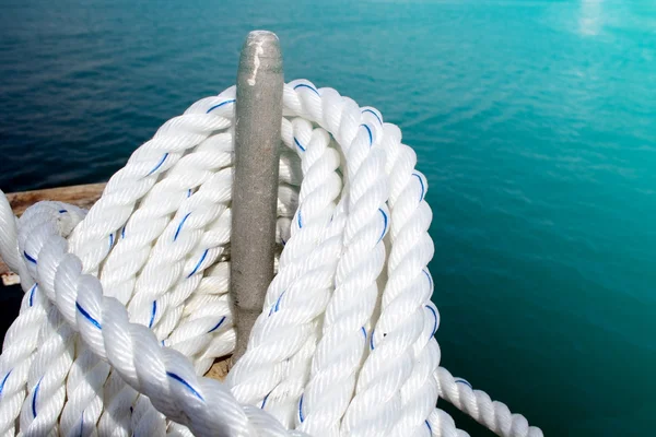 Rope on yacht — Stock Photo, Image