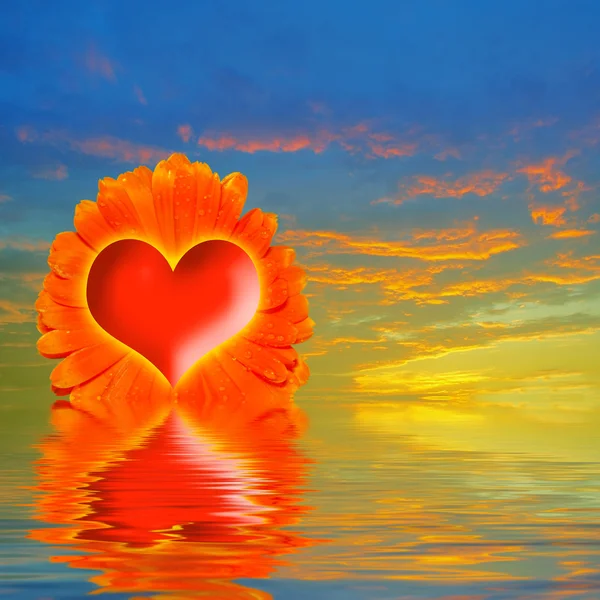Rotes Herz in der Mitte orange Blume — Stockfoto