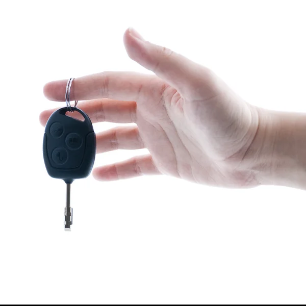 Рука жінки дає ключ від машини — стокове фото