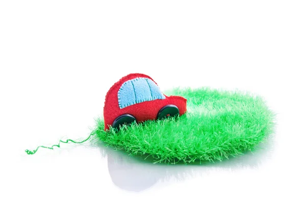Οικολογικά καθαρή έννοια αυτοκίνητο για την πράσινη χλόη — Φωτογραφία Αρχείου
