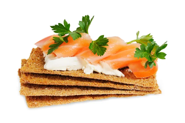 Snack. brood met fetakaas en zalm. — Stockfoto