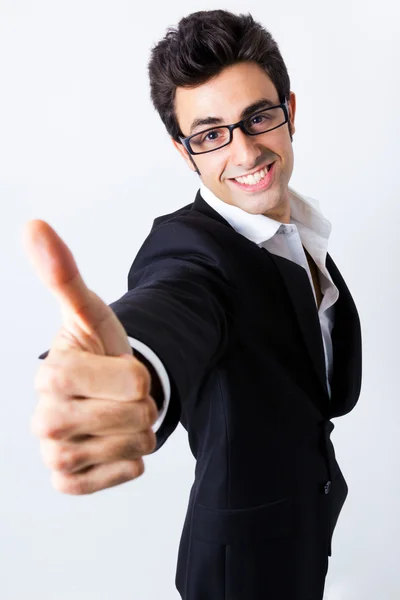 Экспрессивный бизнесмен в черном костюме и очках — стоковое фото