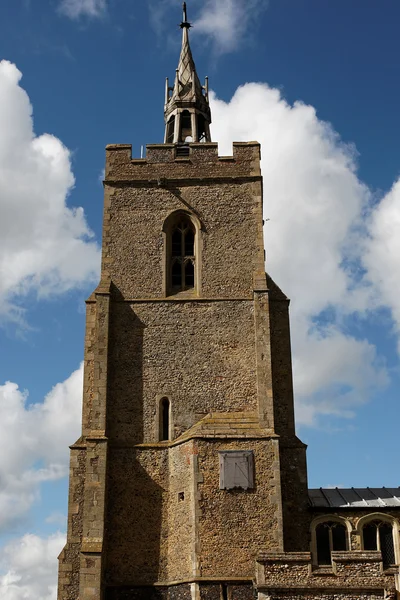 Kostelní věž s sluneční hodiny — Stock fotografie