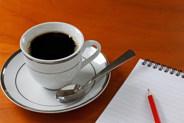 Kaffee auf dem Schreibtisch — Stockfoto