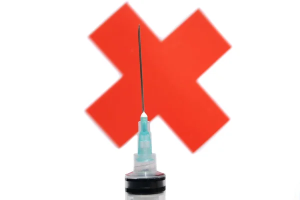 Syringe tegen Rode Kruis — Stockfoto