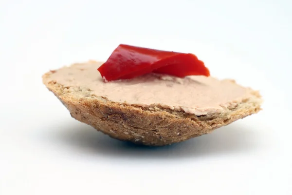Rebanada de pan tostado y paté de hígado — Foto de Stock