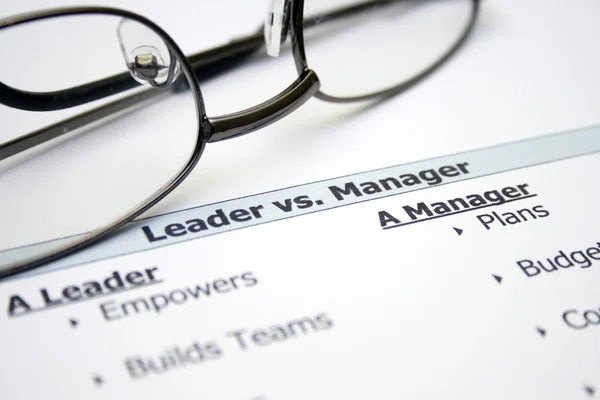 Vůdce versus manažer — Stock fotografie