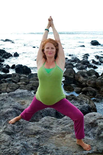 Yoga Ausfallschritt — Stockfoto