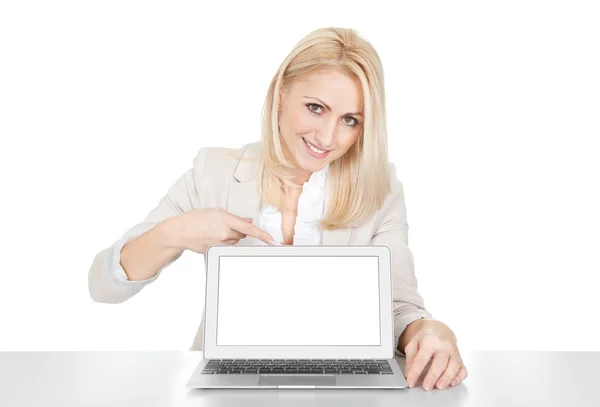 Γυναίκα των επιχειρήσεων παρουσιάζει lap-top — Φωτογραφία Αρχείου