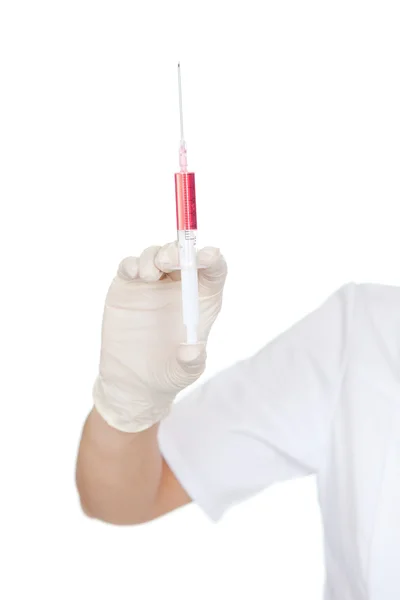 Médico confiante que prepara a injeção — Fotografia de Stock