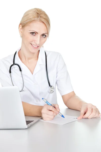 Medical doctor woman filling out prescription — Zdjęcie stockowe
