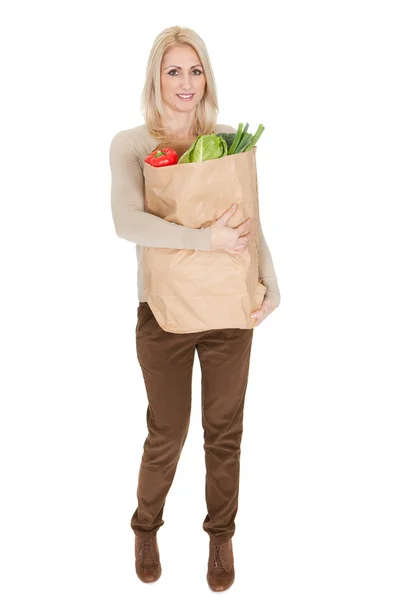Belle femme avec sac d'épicerie — Photo