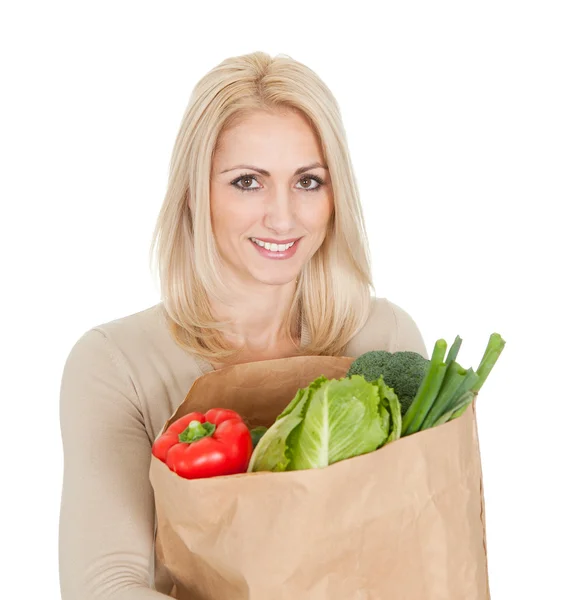 Mujer hermosa con bolsa de comestibles —  Fotos de Stock