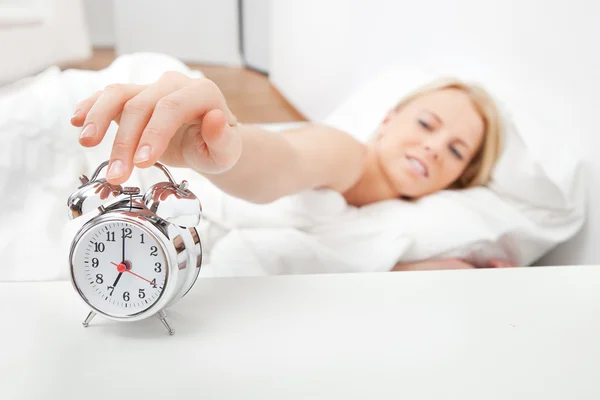 Joven hermosa mujer durmiendo — Foto de Stock