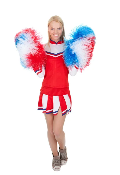 Lachende mooie cheerleader met pompoms. — Stockfoto