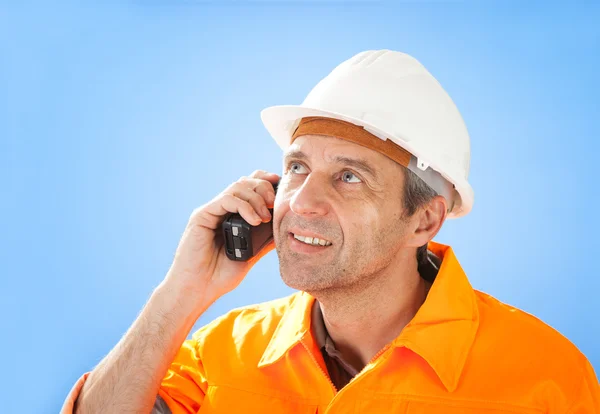 Senior construction worker on sky — Stock Photo, Image