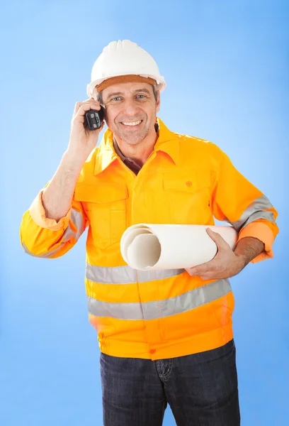 Senior construction worker on sky — Stock Photo, Image