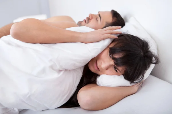 Young woman and her snoring boyfriend — Stock Photo, Image