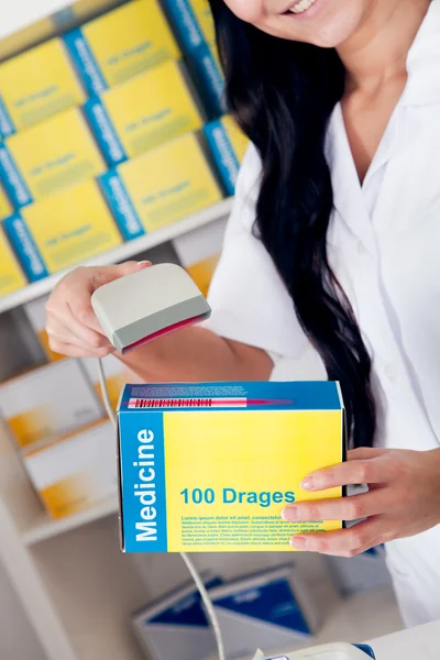 Acheter des médicaments en pharmacie — Photo