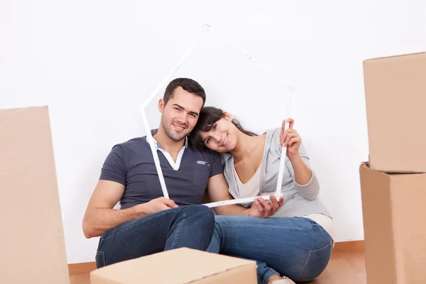 Pareja mudándose a nueva casa — Foto de Stock