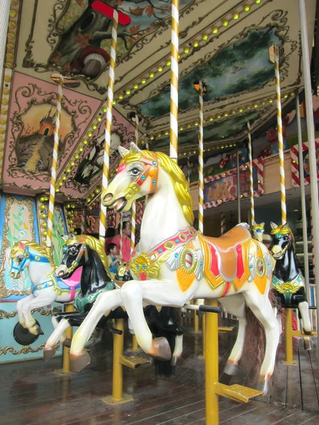 Konie Carousel w Malezji — Zdjęcie stockowe