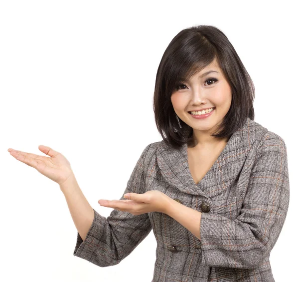 Attraktiva affärskvinna leende medan presentation — Stockfoto