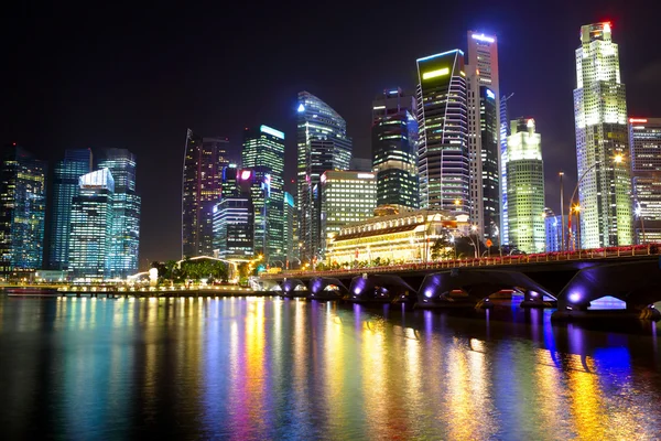Pejzaż miasta Singapore w nocy — Zdjęcie stockowe