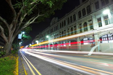 Singapur trafik yol ile gece