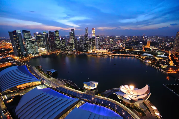 Singapore stadsgezicht 's nachts — Stockfoto
